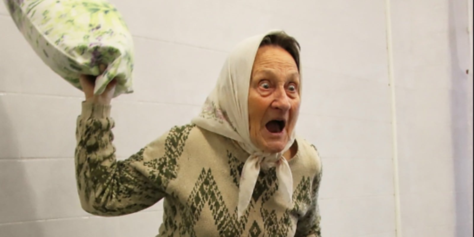 Невестка отправила свекровь в дом престарелых и уже считала, что все просчитала, но не учла один важный момент, из-за которого все обернулось против неё