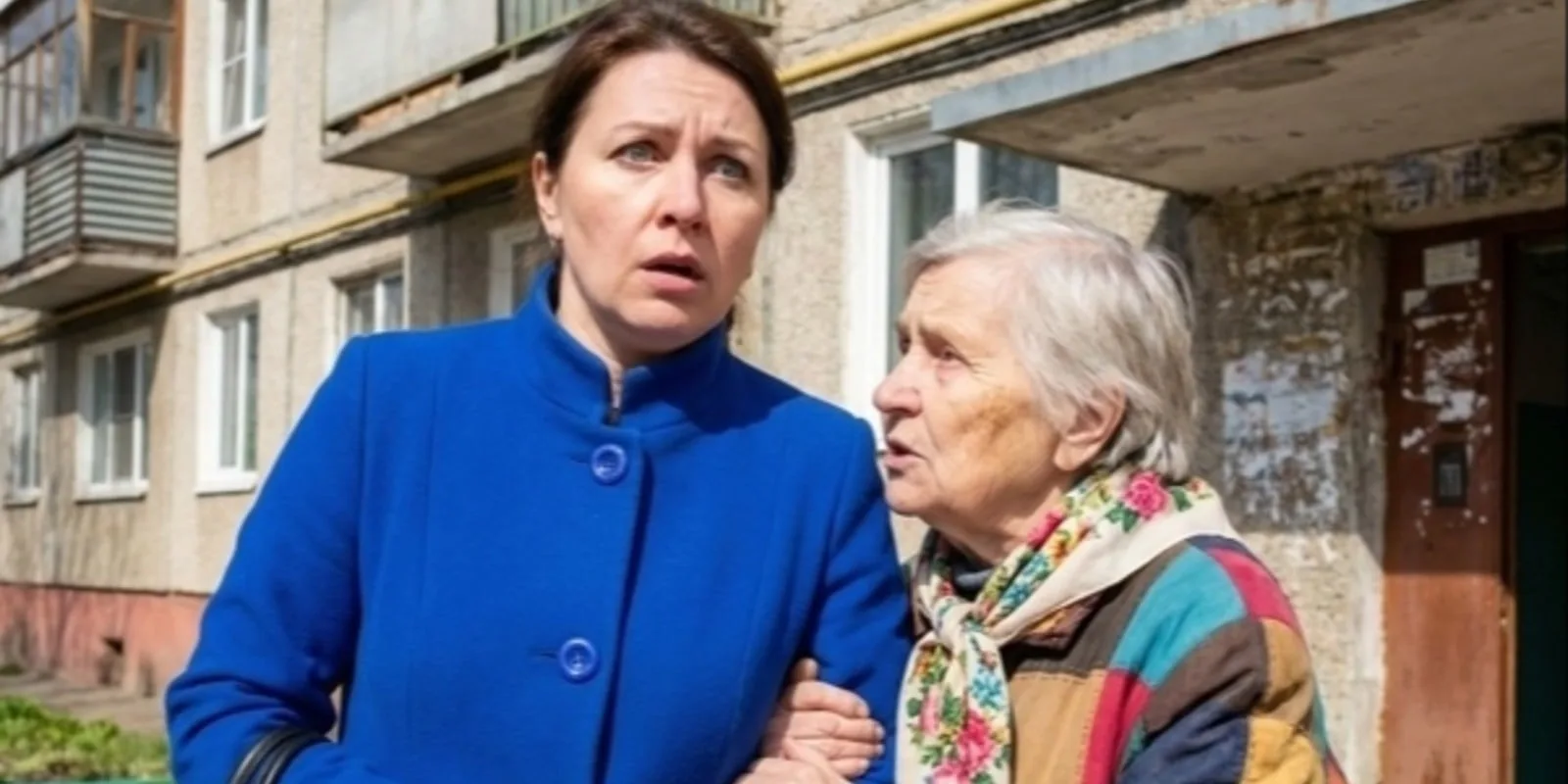 Странная женщина у подъезда шепнула: «Не выходи завтра первой» — я послушалась и сэкономила пятнадцать миллионов