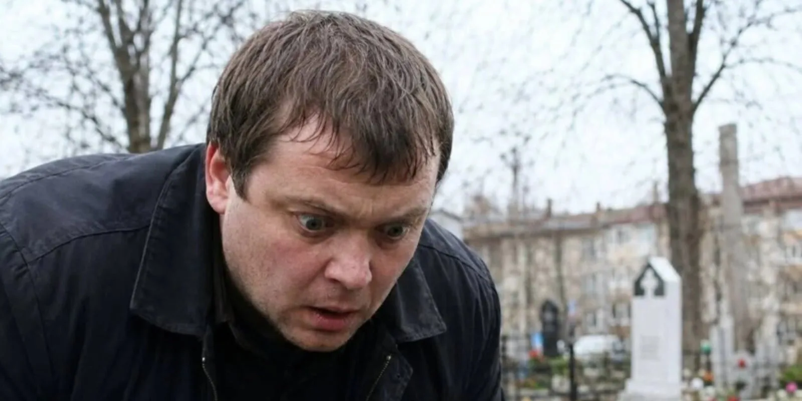 Проведя за решёткой пять лет, мужчина первым делом поехал на кладбище, где покоилась его погибшая любимая. Он приблизился к