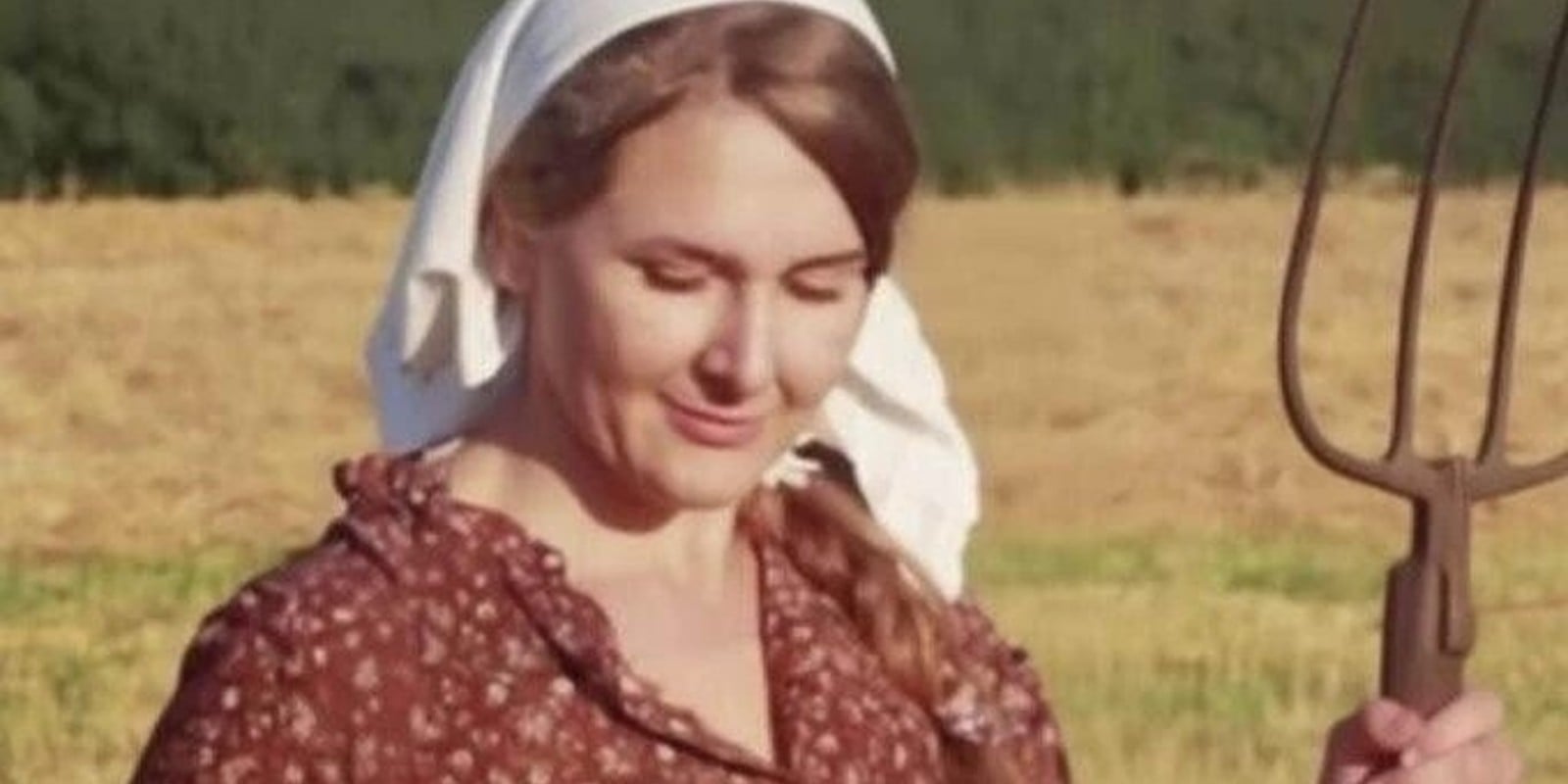 1946 год. Молодая горожанка стала председателем разваливающегося колхоза, чтобы забыть несчастную любовь, но в первый же день нашла в доме дочь «врага народа», а в лесу — тайну, которая всех спасет.