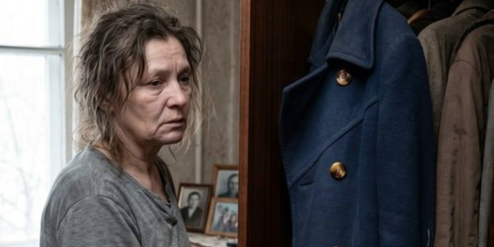 Мой муж спрятал пальто чтобы мне не было больно. А я спрятала подругу потому что подумала что она вор.