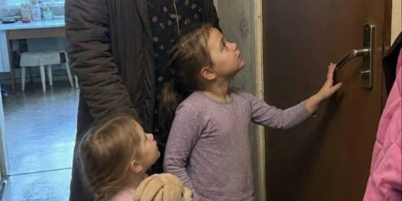 Я думала, что вышла замуж за мужчину, пережившего страшное горе. Но его маленькая дочь подвела меня к запертому подвалу и сказала: «Наша мама живёт там».