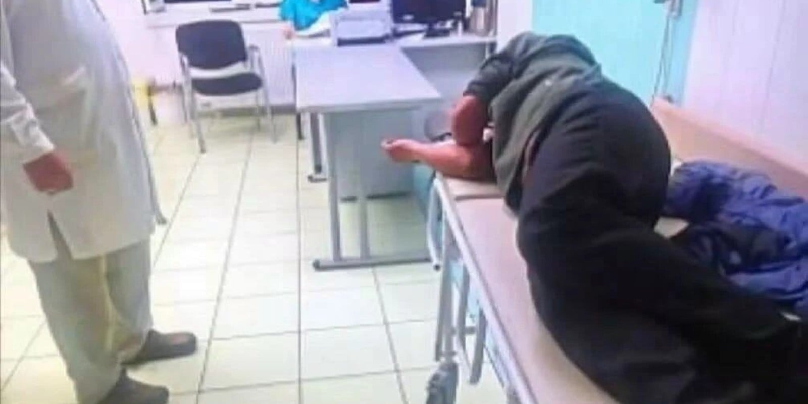 Хирурга уволили за спасение бездомного пациента