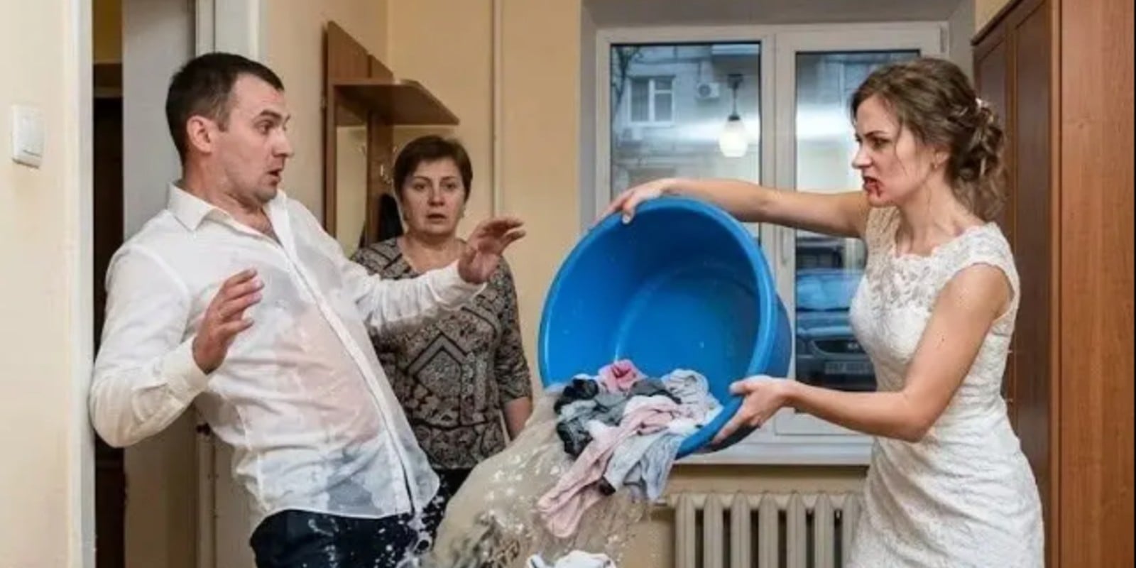 Свекровь поставила передо мной таз с семейным бельём, пока я ещё стояла в свадебном платье...