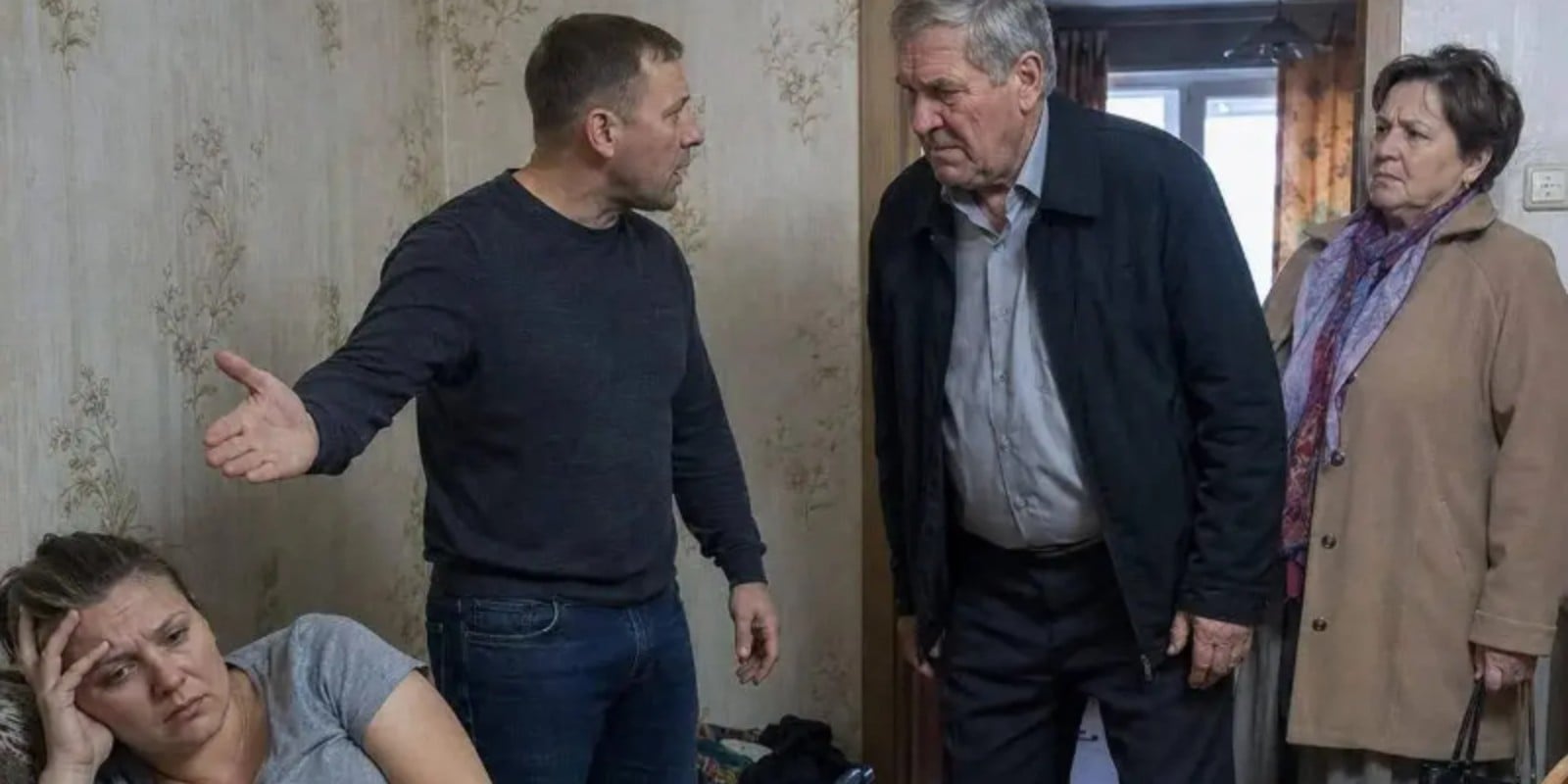 Семейный разбор из-за грязной посуды
