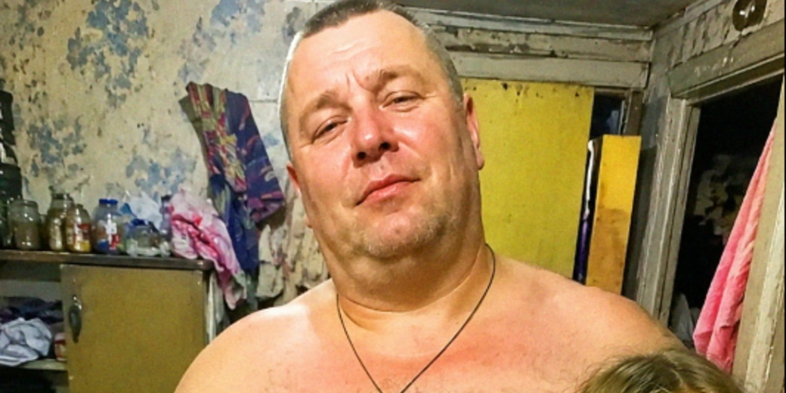 Муж 5 раз повторял: «У меня всё равно будет сын». Но когда после 4 дочек у него родился сын, то впервые взяв его на руки, он побледнел и прошептал: «Этого не может быть»