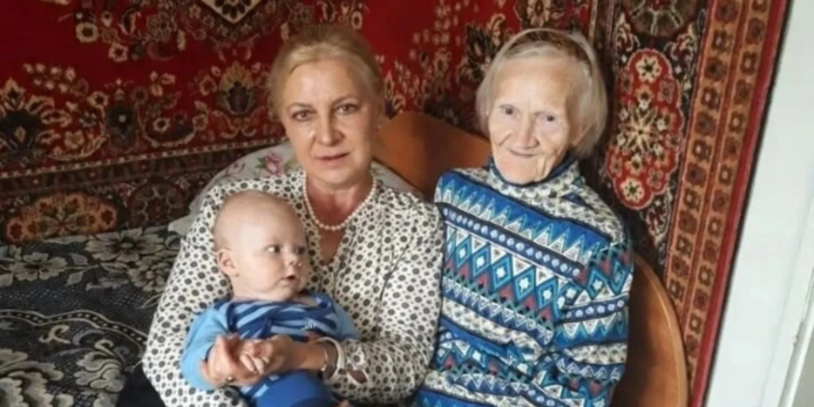 92-летняя свекровь каждый вечер прижимала моего внука к груди, закрывала ему лицо одеялом и шептала: «Оденьте его… Сегодня