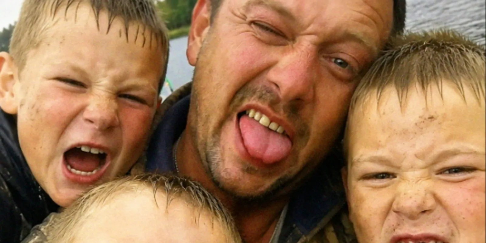Муж увез троих сыновей на рыбалку и пропал вместе с ними. Никто из них не вернулся домой. А через шесть лет дочь нашла дома