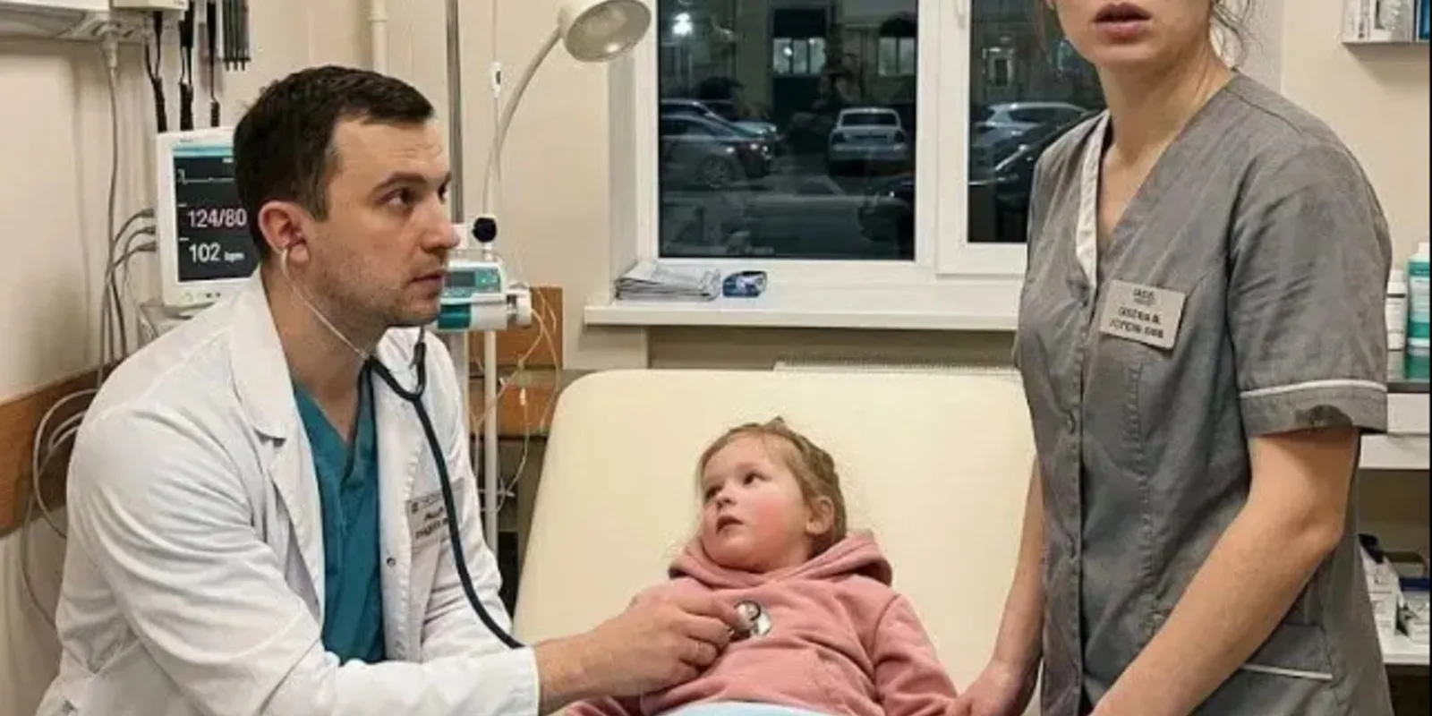 Я привезла четырёхлетнюю дочь в приёмное отделение с температурой почти сорок градусов, и, когда в палату вошёл дежурный